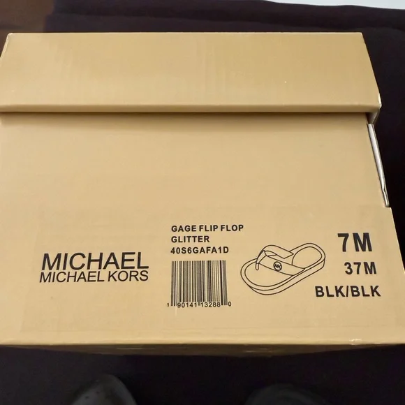 Michael Kors Black Thong Sandals - Picture 5 of 5